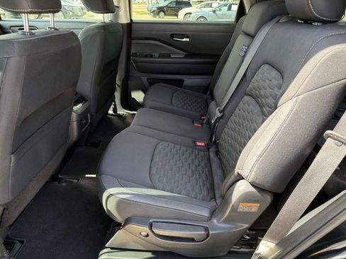 Used 2022 Nissan Pathfinder SV w/ SV Black Package FWD image 18