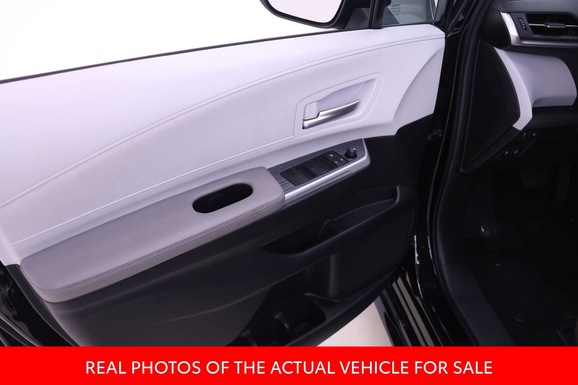 Certified 2026 Toyota Sienna XLE FWD image 10