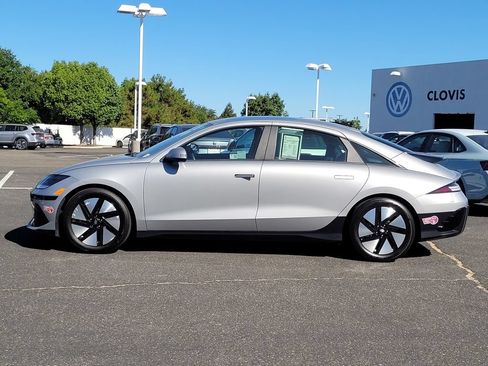 Used 2024 Hyundai Ioniq 6 SE RWD image 9