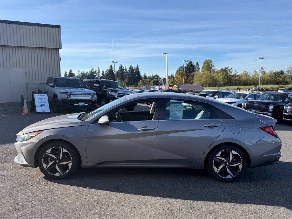 Certified 2023 Hyundai Elantra Limited w/ Cargo Package FWD image 6