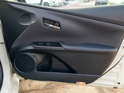 Used 2017 Toyota Prius Prime Premium image 32