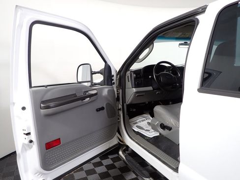 Used 2006 Ford F250 XL AWD/4WD image 16