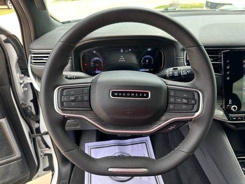 Used 2024 Jeep Wagoneer Series II w/ Flexible Seating Group RWD image 20