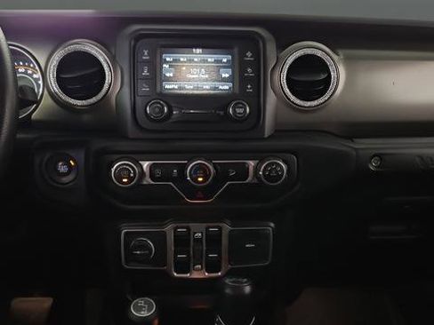 Used 2018 Jeep Wrangler Unlimited Sport AWD/4WD image 12