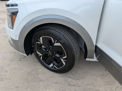 Certified 2023 Kia Niro Wave FWD image 36