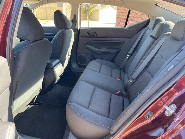 Used 2025 Nissan Altima 2.5 SV FWD image 17