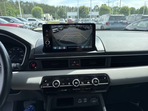 Certified 2025 Honda Pilot EX-L image 6