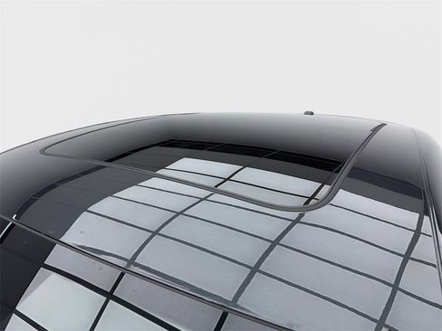 Used 2025 Porsche Macan w/ Premium Package Plus image 13