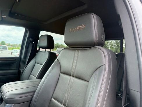 Used 2024 Chevrolet Silverado 1500 High Country w/ High Country Premium Package AWD/4WD image 12