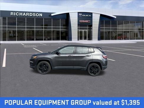 Used 2018 Jeep Compass Latitude w/ Popular Equipment Group FWD image 2
