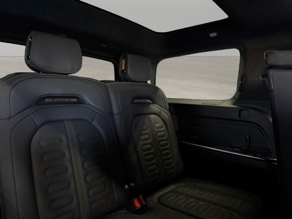 Used 2025 Rivian R1S Adventure Dual AWD/4WD image 28