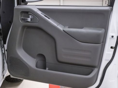 Used 2016 Nissan Frontier SV image 26