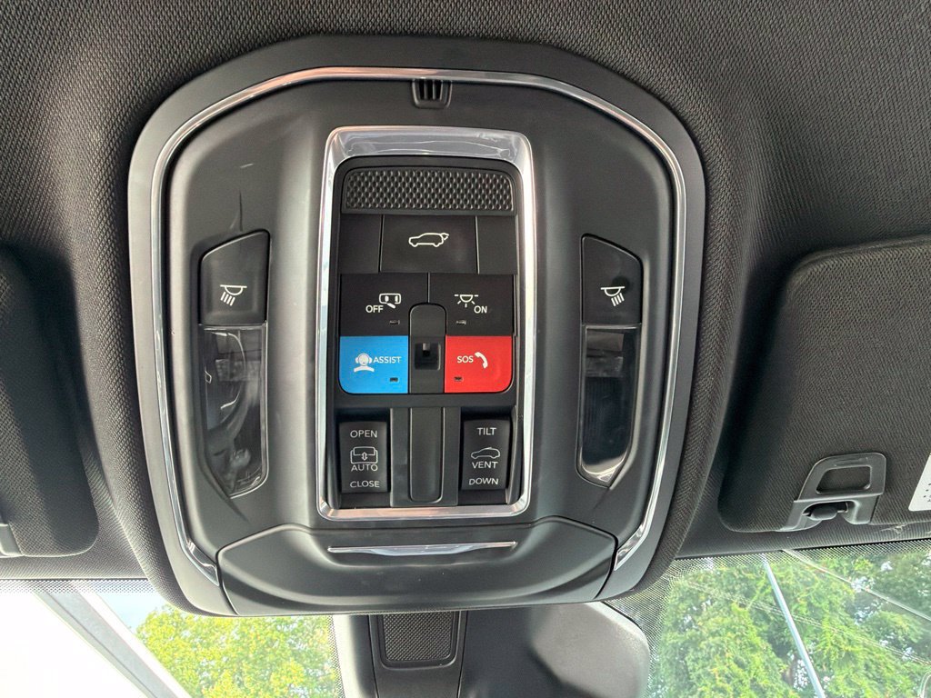 Used 2023 Jeep Grand Cherokee Altitude AWD/4WD image 79