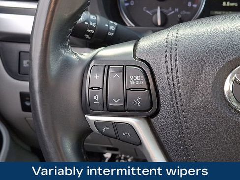 Used 2019 Toyota Highlander XLE image 25