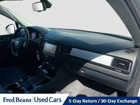 Used 2012 Volkswagen Touareg Sport AWD/4WD image 36