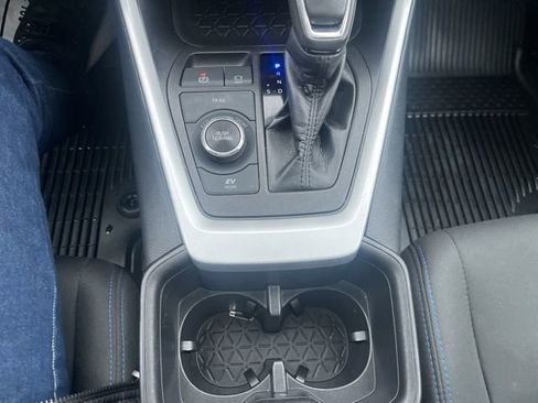 Used 2022 Toyota RAV4 SE image 30