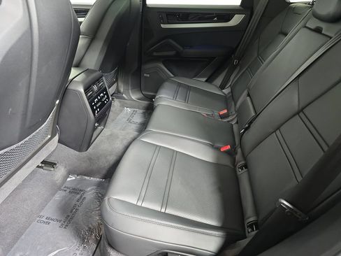 Used 2025 Porsche Cayenne AWD/4WD image 24