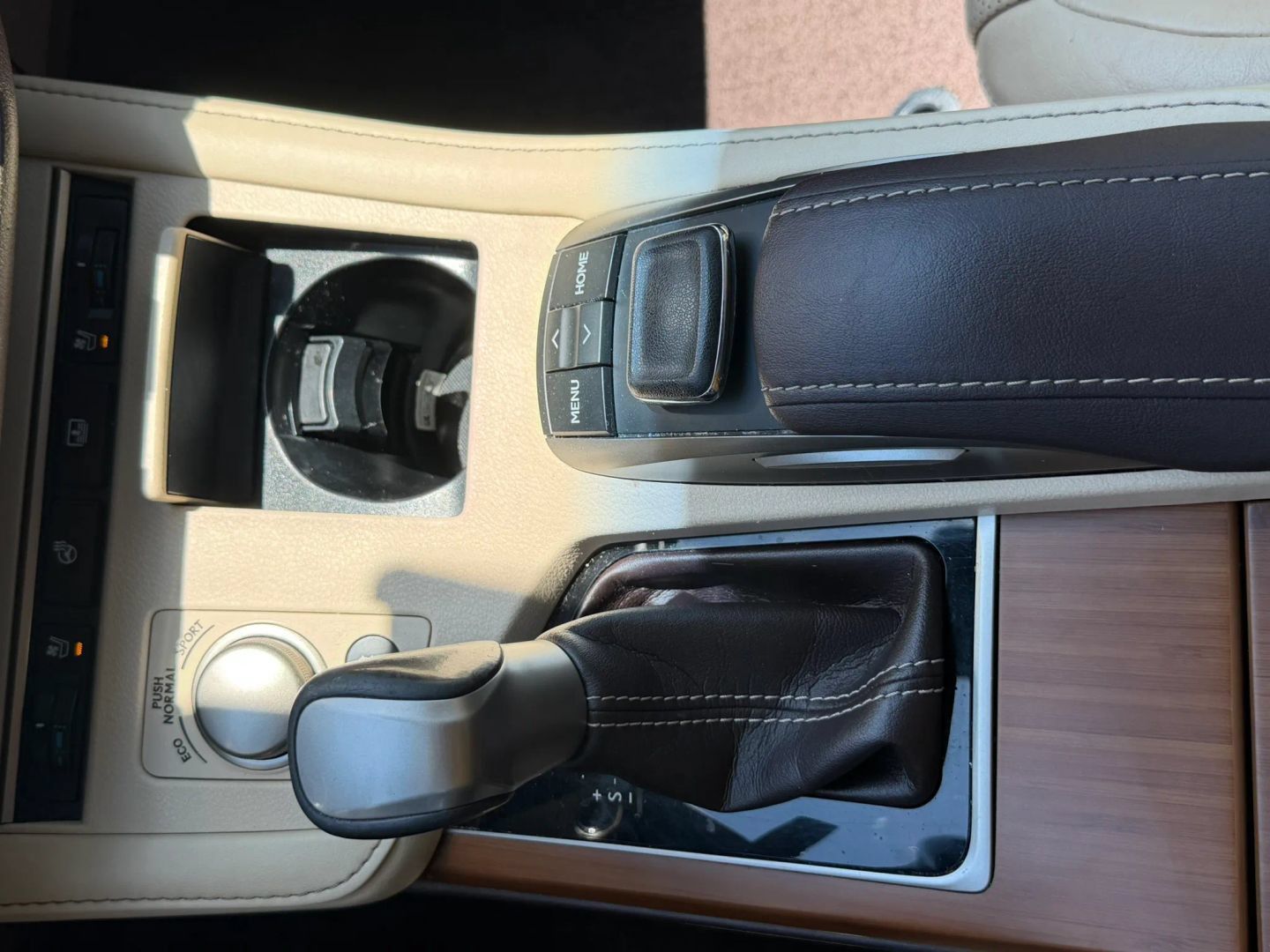 Used 2016 Lexus ES 300h w/ Luxury Package w/Wood Trim FWD image 28