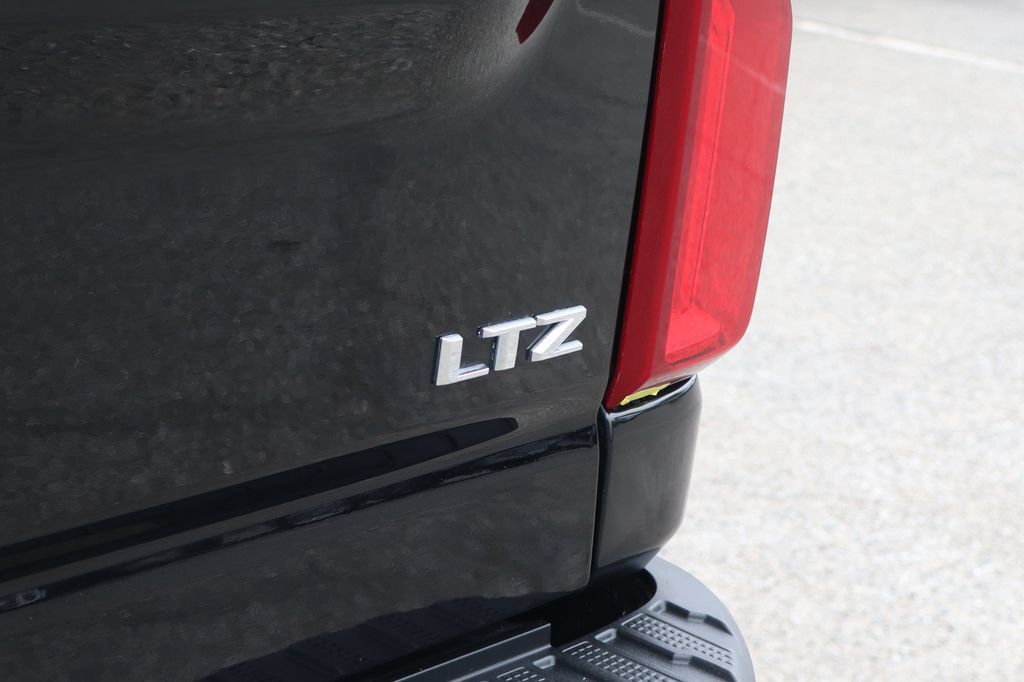 Used 2024 Chevrolet Silverado 3500 LTZ w/ LTZ Plus Package AWD/4WD image 61