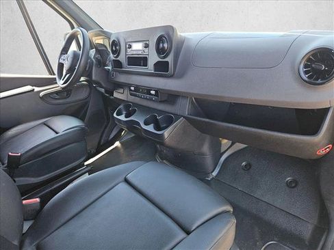 Used 2022 Mercedes-Benz Sprinter 2500 image 24