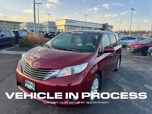 Used 2012 Toyota Sienna XLE image 7