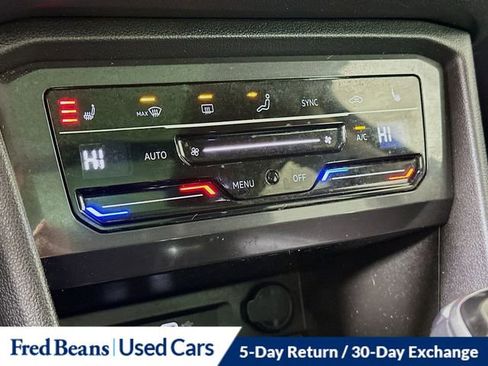 Used 2022 Volkswagen Tiguan SE w/ Panoramic Sunroof Package image 16