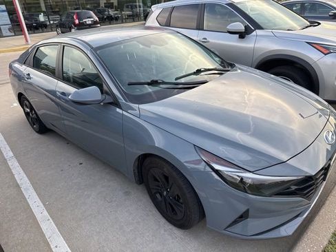 Used 2021 Hyundai Elantra SEL w/ Convenience Package image 2