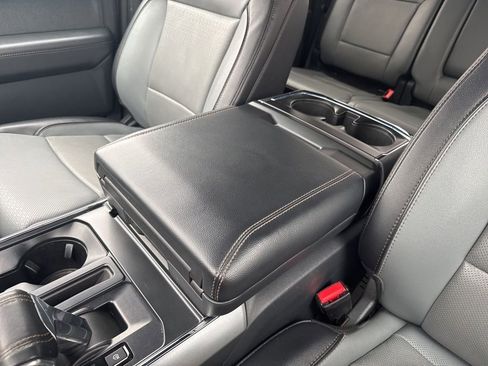 Used 2022 Ford F150 Lightning Lariat image 42