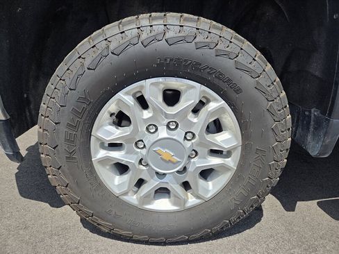 Used 2023 Chevrolet Silverado 2500 LT w/ Convenience Package AWD/4WD image 9