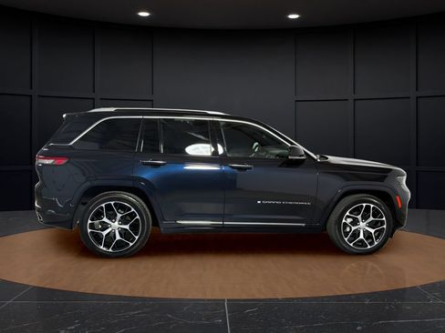 Used 2024 Jeep Grand Cherokee Summit AWD/4WD image 6