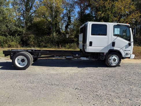 New 2026 Isuzu NPR RWD image 9