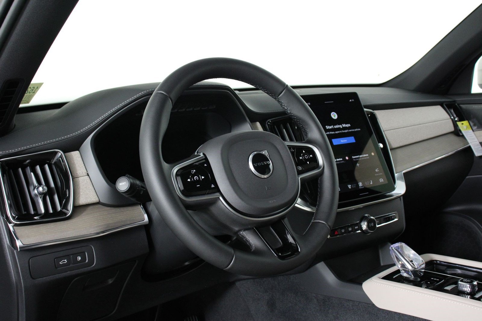 New 2026 Volvo XC90 T8 Plus w/ Protection Package Premier AWD/4WD image 8