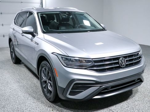 Used 2023 Volkswagen Tiguan SE FWD image 5