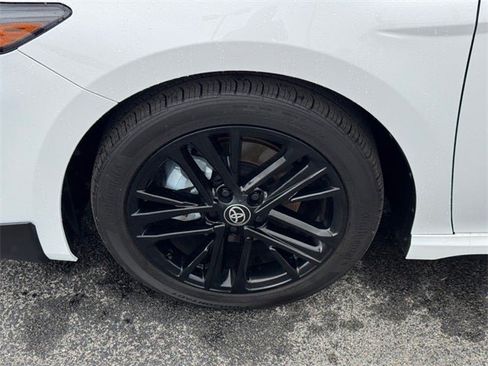 Used 2025 Toyota Camry SE w/ Convenience Package image 13