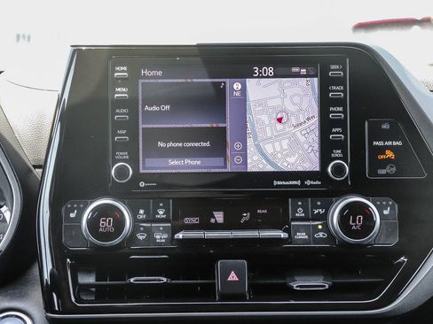 Used 2022 Toyota Highlander XLE AWD/4WD image 17