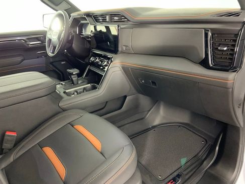 Used 2025 GMC Sierra 1500 AT4 w/ Technology Package AWD/4WD image 31