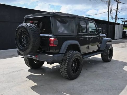 Used 2018 Jeep Wrangler Unlimited Sport S AWD/4WD image 5