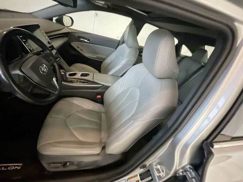 Used 2021 Toyota Avalon XLE image 11