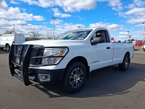 Used 2017 Nissan Titan S image 3