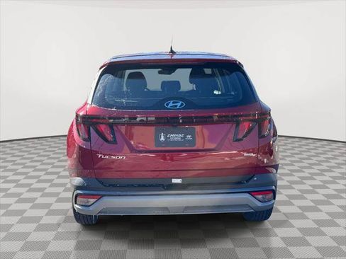 Used 2025 Hyundai Tucson SE AWD/4WD image 5