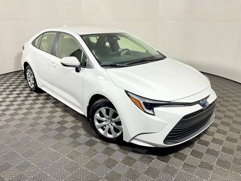 Used 2025 Toyota Corolla LE image 4