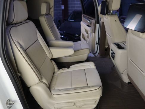 Used 2023 GMC Yukon XL Denali w/ Denali Reserve Package image 15