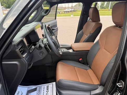 Used 2025 Lexus GX 550 w/ Cold Area Package AWD/4WD image 30