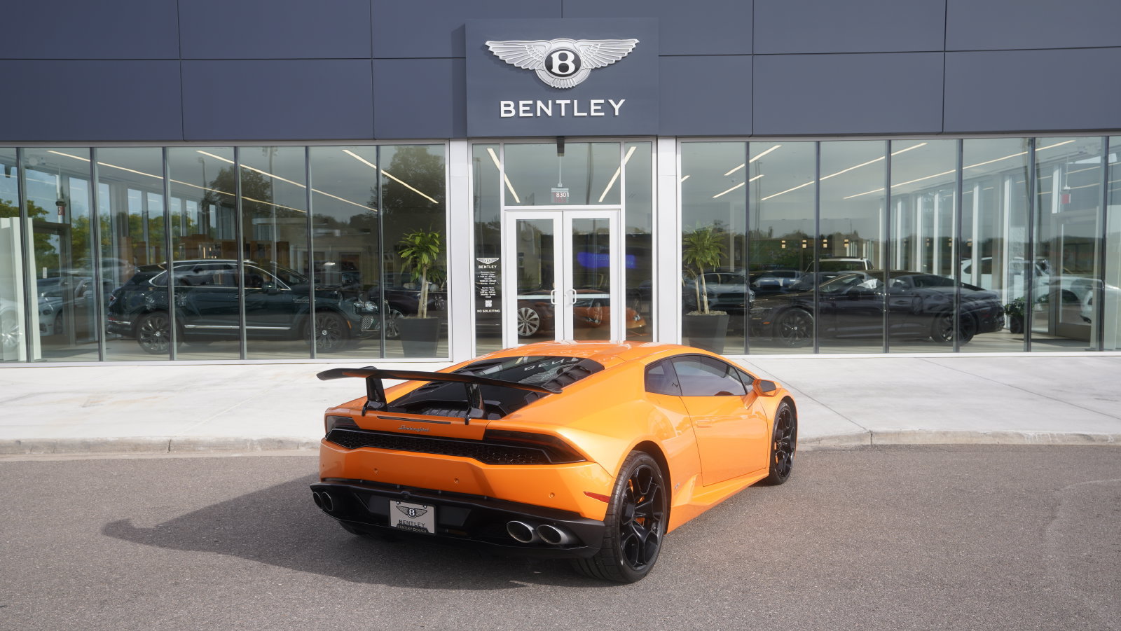 Used 2015 Lamborghini Huracan LP 610-4 AWD/4WD image 3