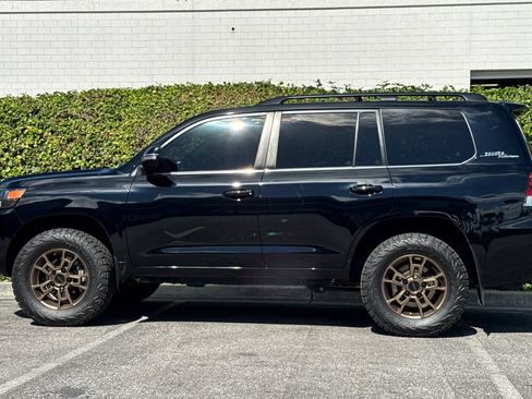 Used 2020 Toyota Land Cruiser Heritage Edition AWD/4WD image 7