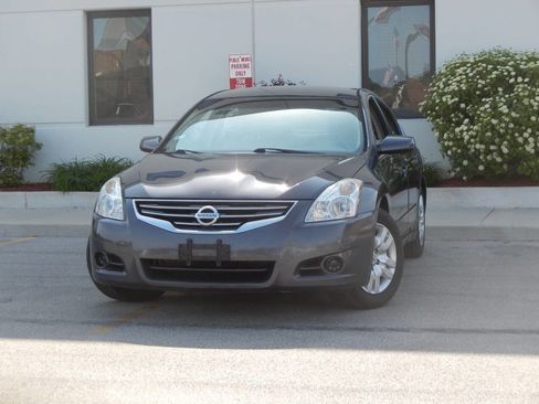 Used 2010 Nissan Altima 2.5 FWD image 3