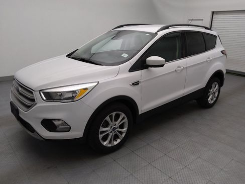 Used 2018 Ford Escape SE w/ Ford Safe & Smart Package FWD image 2