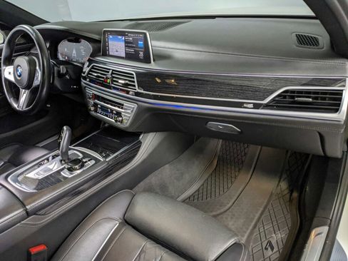 Used 2022 BMW 750i xDrive w/ Executive Package image 22