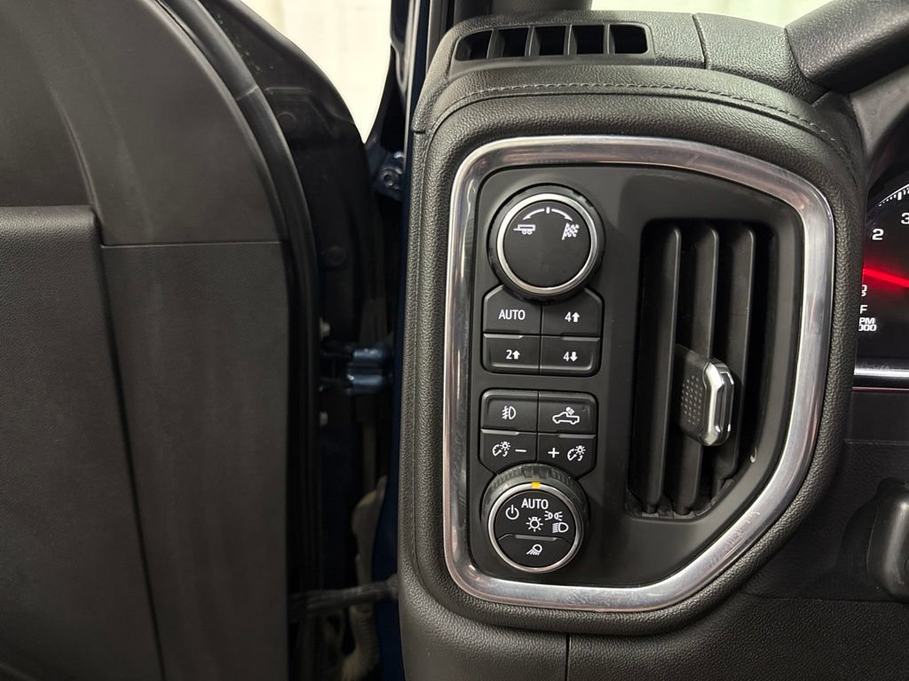 Used 2019 Chevrolet Silverado 1500 RST AWD/4WD image 17