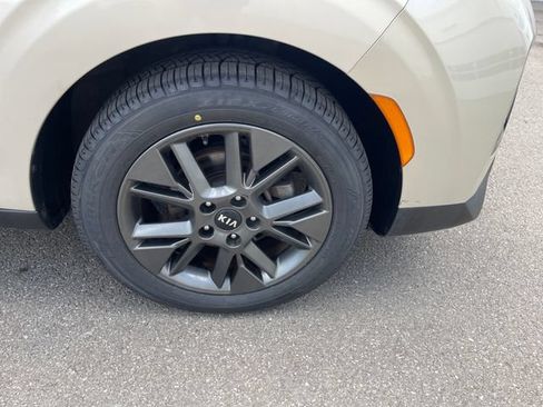 Used 2020 Kia Soul EX FWD image 39
